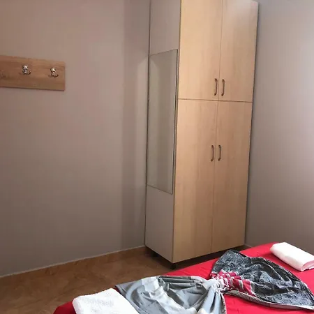 Pensión Ada *