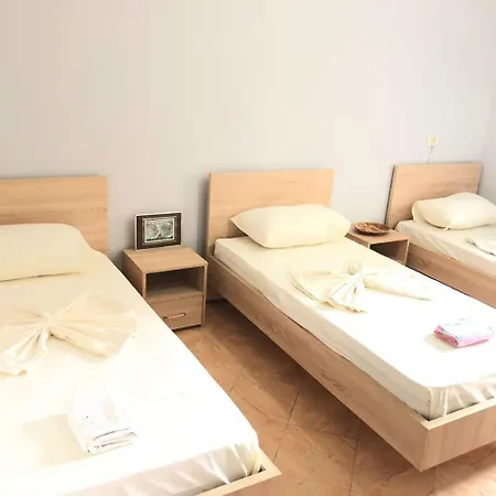 Ada Pensión Tirana