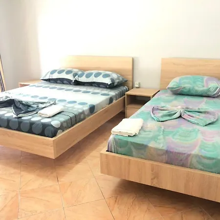 Ada Pensión Tirana